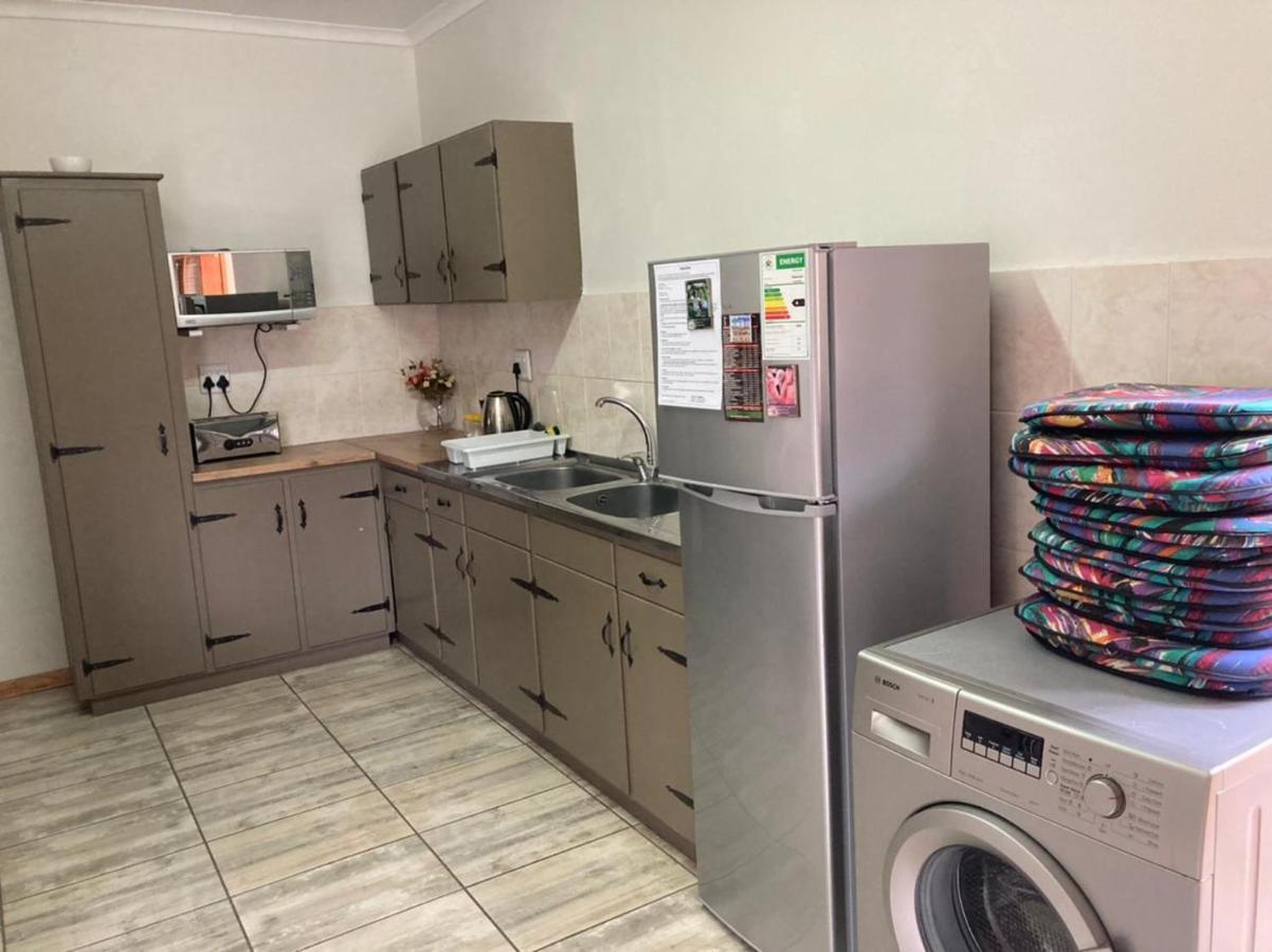 Stay@51 Botha Apartment