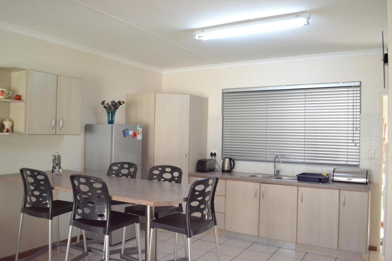 Stay@51 Botha Apartment *