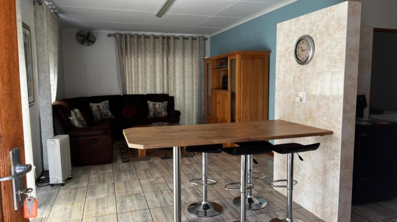 Apartment Stay@51 Botha Oudtshoorn
