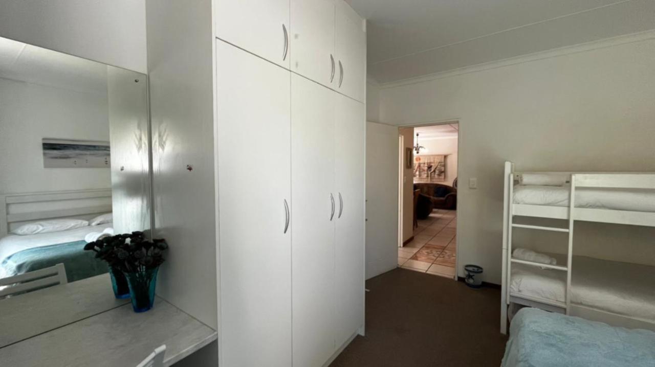 Stay@51 Botha Apartment *