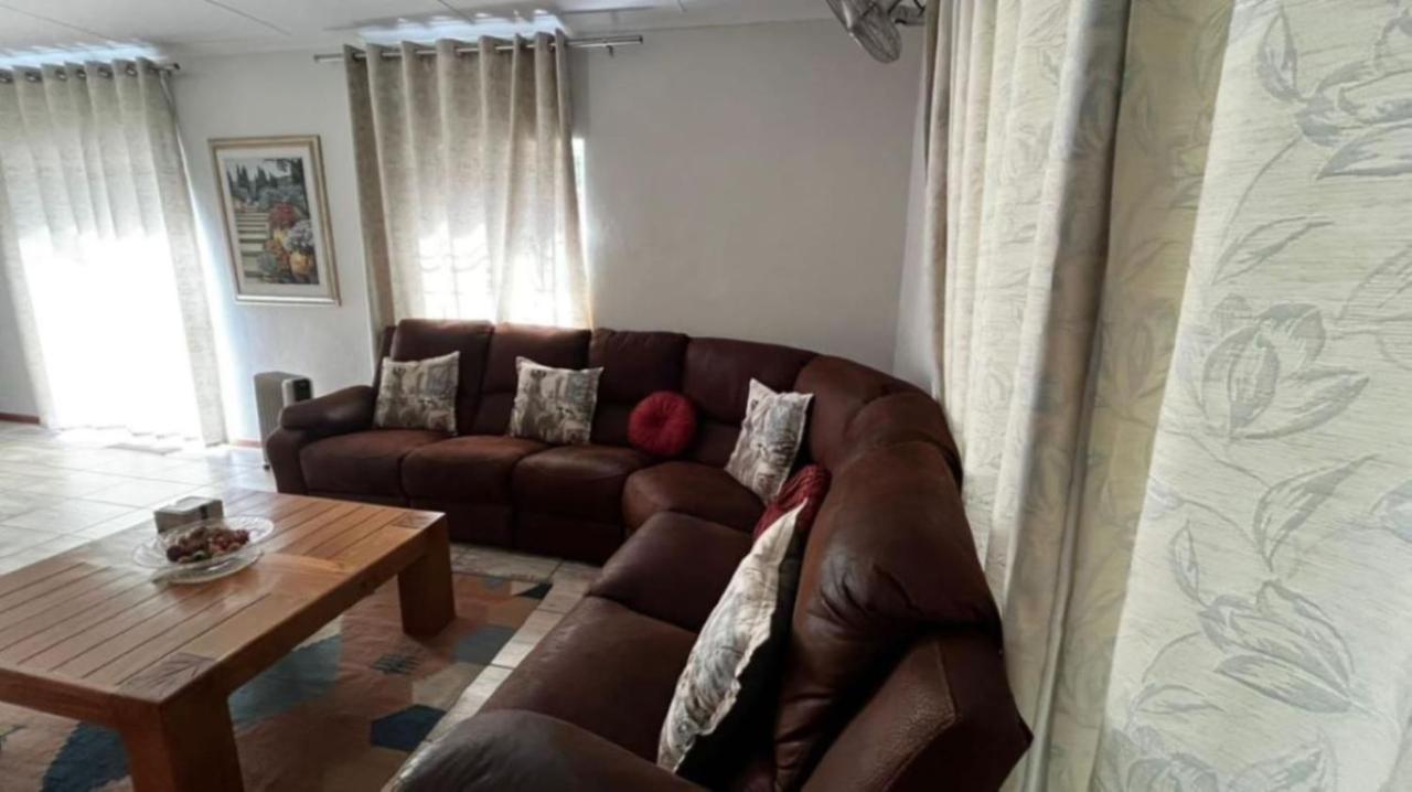 Stay@51 Botha Apartment *