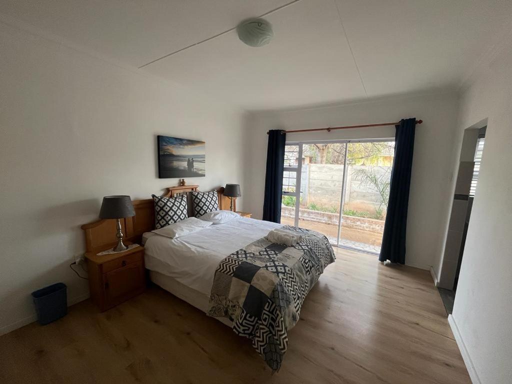 Stay@51 Botha Apartment